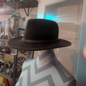Rich Chocolate Brown Fedora, happy to remove size inserts! Small